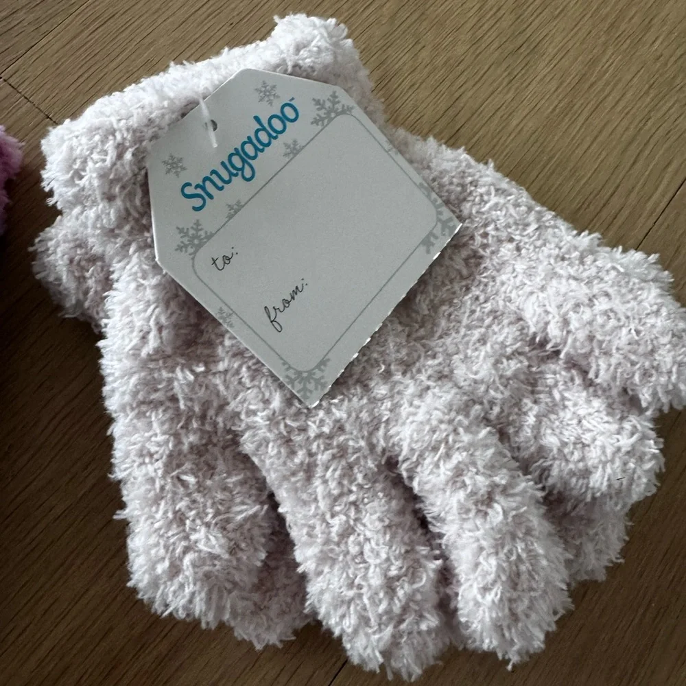 NWT: Fuzzy Kids Gloves and Socks